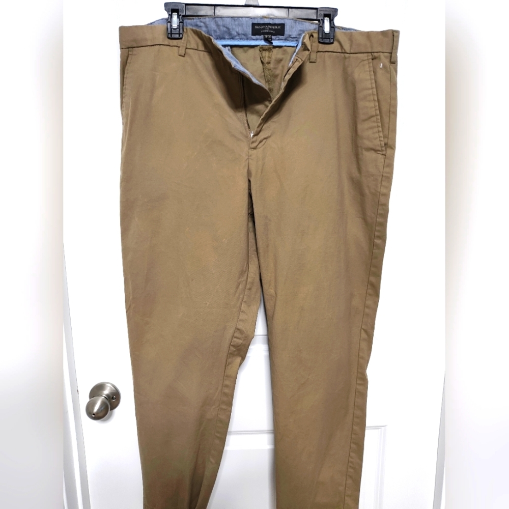 Banana Republic men's Chino pants